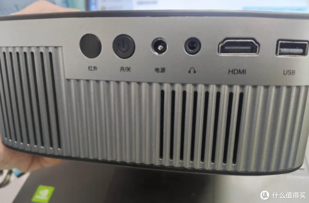 499元的1080P微型投影仪,能投100寸巨屏,支持自动对焦