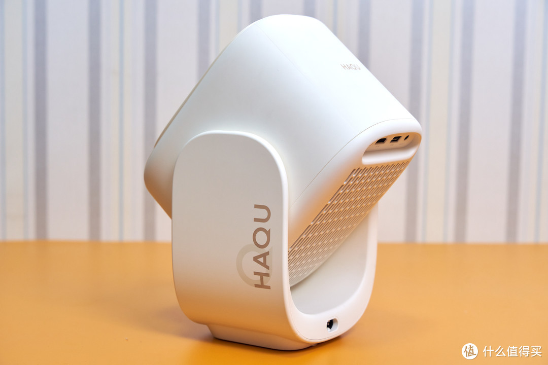 百元投影,越级体验,哈趣Q1投影仪开箱实测,平价也能影院画质